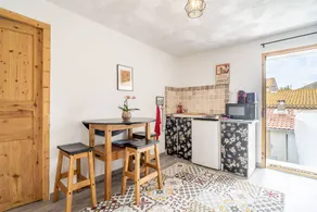 Apartamento con jardín, barbacoa y sauna | Vistas a la ciudad - Image 3