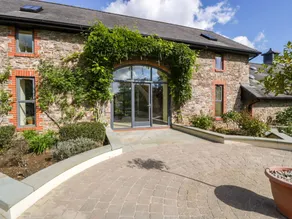 Family-oriented cottage with garden, pool & sauna - Image 3
