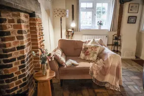 Cottage with garden - Image 2