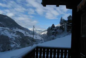 Holiday home with barbeque, garden & terrace - Image 5