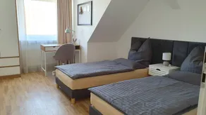 Family-oriented flat with garden | Garden view - Image 2