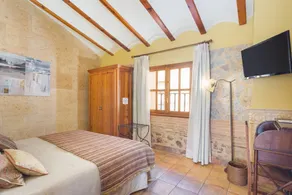 Apartment 'Habitacion Doble' with Private Terrace, Wi-Fi and Air Conditioning - Image 3