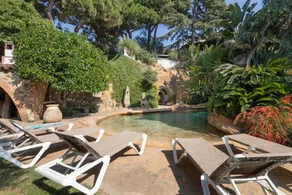 Family-oriented villa with BBQ, terrace & garden | City view | Good for workation | Pets allowed - Image 2