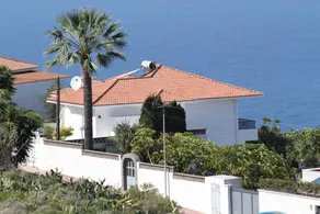 Apartment with garden & terrace | Garden view - Image 3