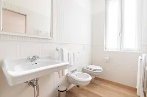Bed and Breakfast 'Camera Matrimoniale Vista Lago' with Mountain View, Pool and Wi-Fi - Image 2