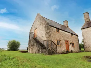 Cottage with garden - Image 2