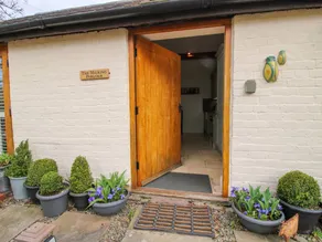 Cottage with garden - Image 2