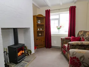 Cottage with garden - Image 4