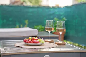 Ferienhaus 'Dina's Flower House' mit Seeblick, WLAN und Klimaanlage - Image 2