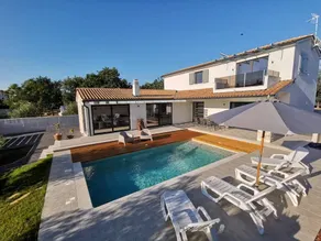Villa mit Grill, Garten und privatem Pool - Image 3