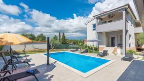 Beautiful holiday apartment with garden, terrace & BBQ - Image 3