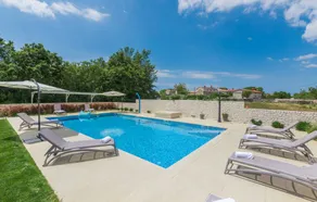 Villa with sauna, pool & jacuzzi - Image 4