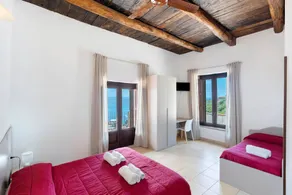 Chambre chez l'habitant avec piscine, terrasse et internet haut débit | Vue mer - Image 4