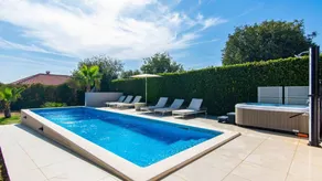 Family-friendly house with jacuzzi, terrace & pool | Pets are welcome - Image 3