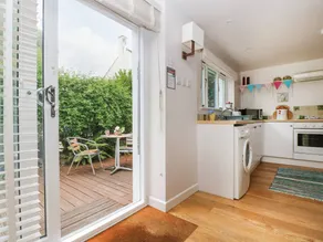 Cottage with terrace & garden - Image 3