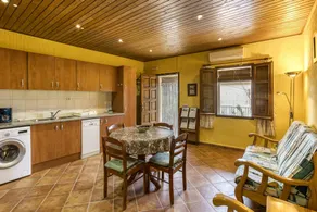 Apartment 'Cal Ferrer 3 -paller' with Shared Pool, Wi-Fi and Air Conditioning - Image 4