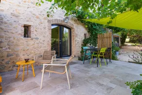 Cottage entièrement équipé avec terrasse, barbecue et jardin | Vue jardin - Image 3