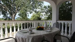 Holiday apartment with garden & terrace - Image 4