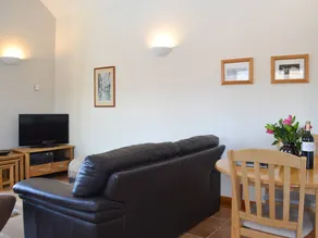 Child-friendly lovely cottage with garden & barbecue | Pet-friendly - Image 2