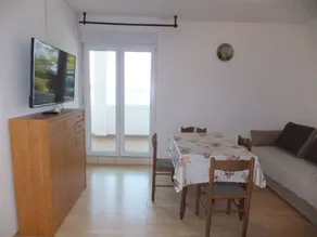 Flat with barbecue & terrace - Image 3