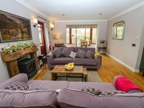 Cottage with garden - Image 4