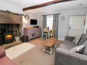 Children-friendly pleasant cottage with garden - Image 4