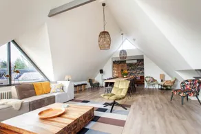 Charming villa with garden - Image 3