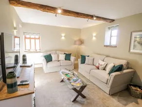 Family-friendly lovely cottage with garden - Image 4