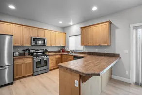 Dog Friendly Bonus Room Fireplace BBQ Fenced Yard Close to Park! - Image 4