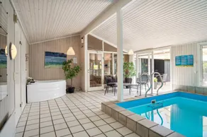Child-friendly house with terrace, hot tub & garden | Dogs allowed - Image 2