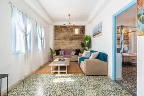 Holiday home with garden | City view - Image 2