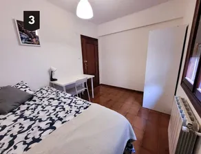 Charming dedicated room - Image 2
