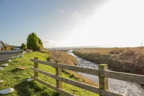 Cottage with garden | Beach view - Image 2