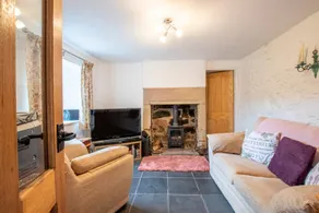Cottage with garden - Image 3
