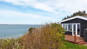 Holiday home with terrace - Image 4