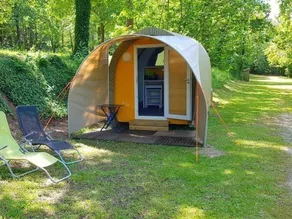 Tent with pool - Image 4