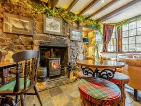 Family-friendly cottage with BBQ & garden | River view | Dogs allowed - Image 3