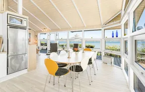 Magical front row sea views at Anslet Beach - Image 5