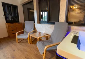 Holiday home with barbecue & terrace - Image 4