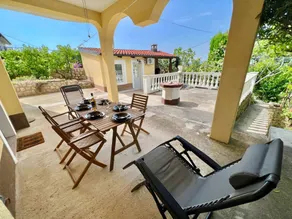 Charming house with terrace - Image 2
