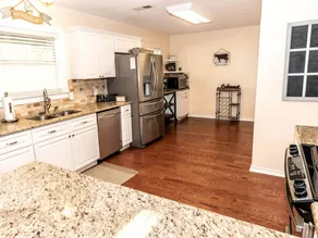 Pet-Friendly Cabin on the Banks of the Colorado River in Bastrop, TX - Image 3