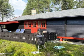 Holiday home with garden & terrace - Image 3
