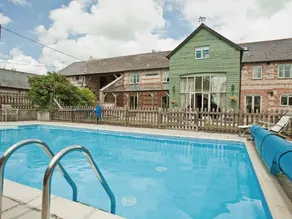 Cottage with pool & garden - Image 2