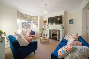 Cozy 3-bedroom house, perfect for families or friends exploring "The Heart of the Cotswolds". - Image 5