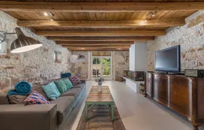 Villa with private pool, terrace & garden - Image 4