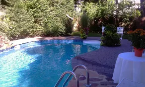 Private room with terrace, garden & pool - Image 3