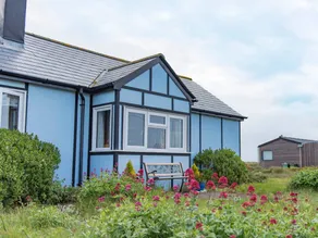 Cottage with garden & barbecue | Sea view - Image 2