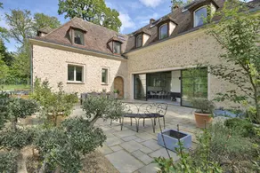 Villa with terrace, BBQ & heated pool - Image 2