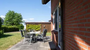 Flat with terrace & garden - Image 3