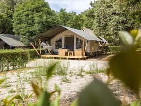 Tent with terrace & pool | Garden view - Image 4